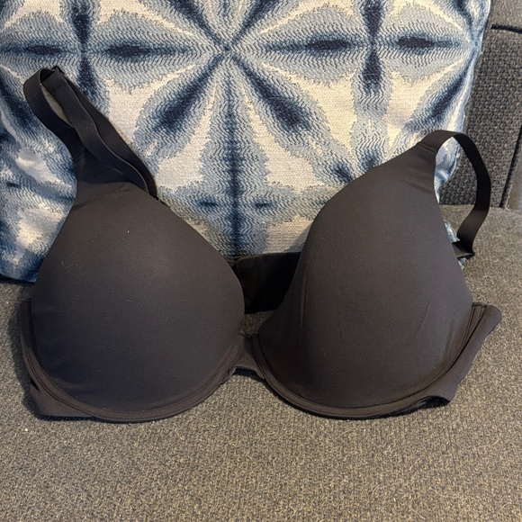 SKIMS Other - SKIMS Classic Black Bra size 44DD